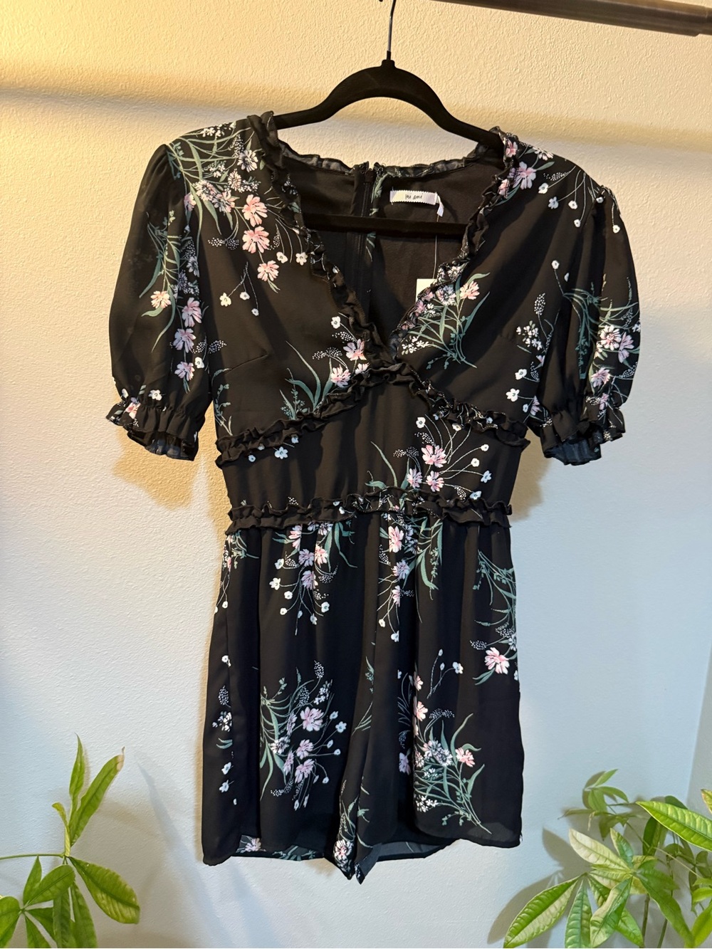 Mi Ami Black Floral Romper – Size Small 🌸